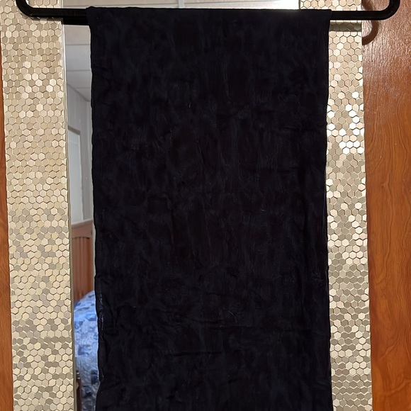 H & M scarf. - Picture 3 of 5